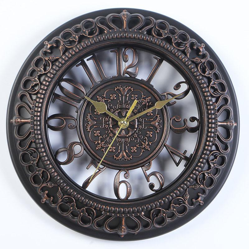 Ancienne horloge ronde de style steampunk