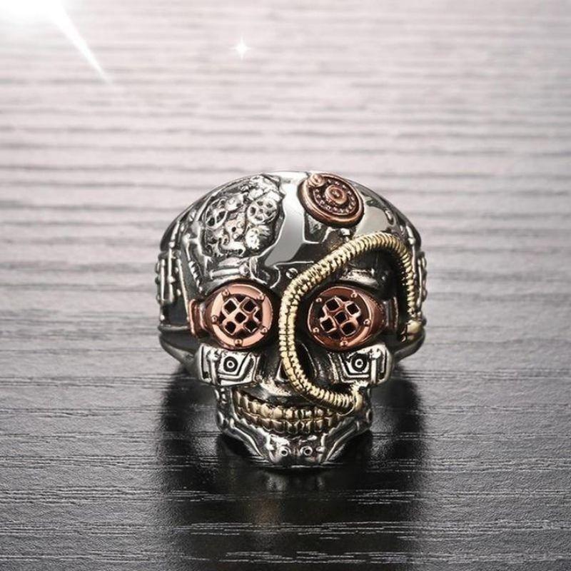 Anneau steampunk orné d'une tête de mort