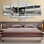 Avion noir et blanc sur tableau