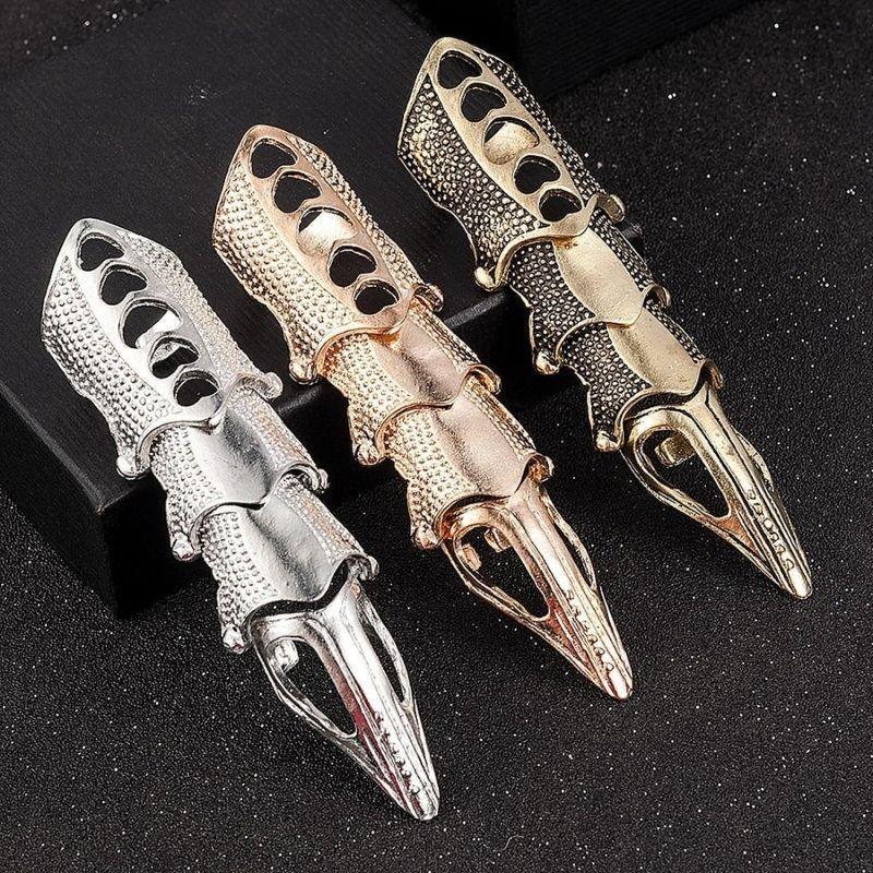 Bague steampunk inspirée d’une armure