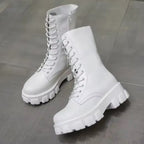 Bottes à plateforme munies d’une semelle crantée