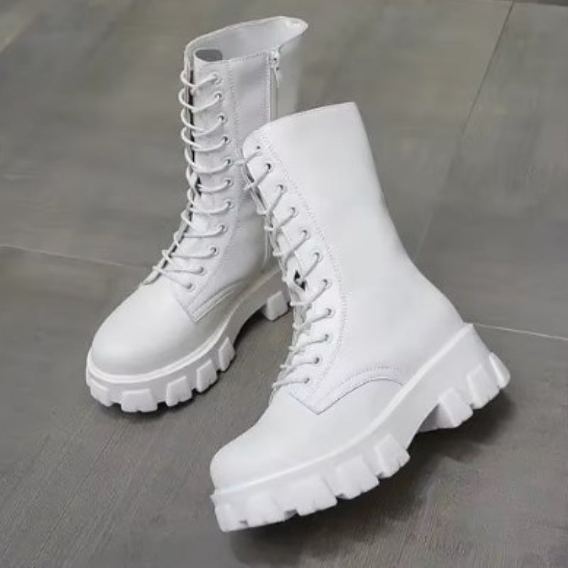 Bottes à plateforme munies d’une semelle crantée