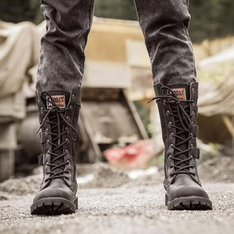 Bottes de motocycliste au look steampunk