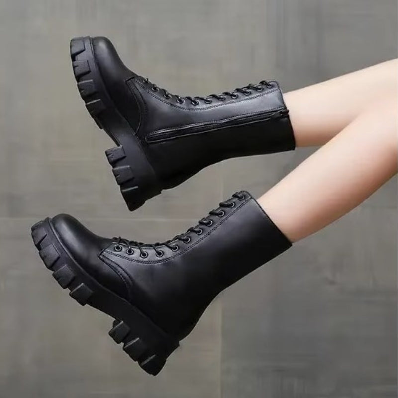 Bottes dotées d’une plateforme et d’une semelle crantée