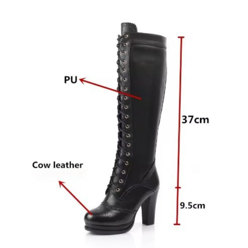 Bottes en cuir et simili d’inspiration victorienne