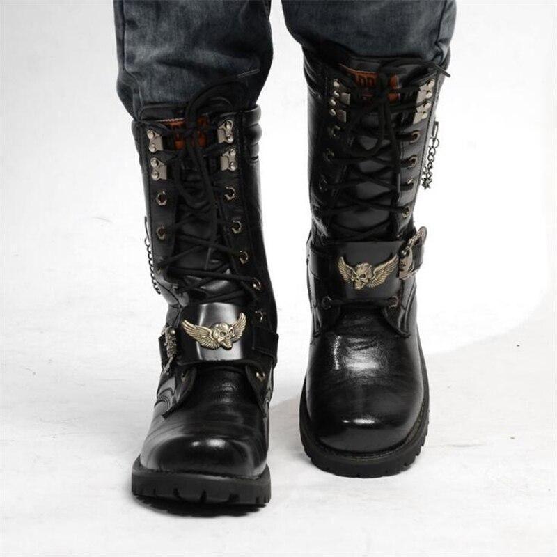Bottes gothiques tête de mort au style steampunk