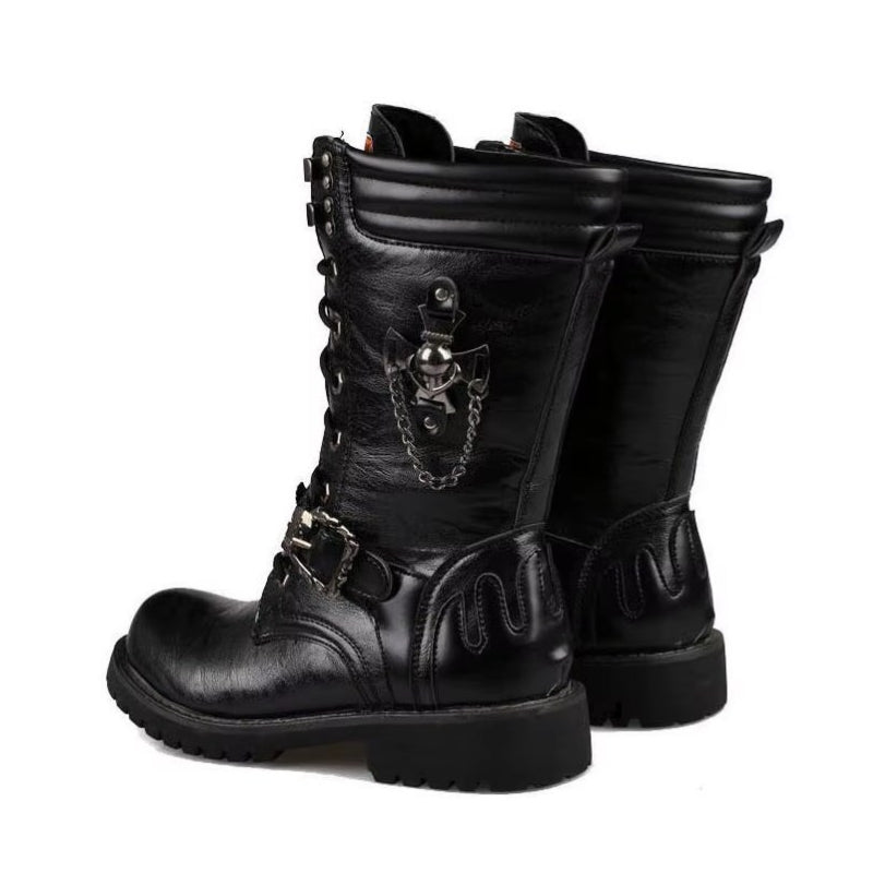 Bottes style steampunk gothique avec tête de mort