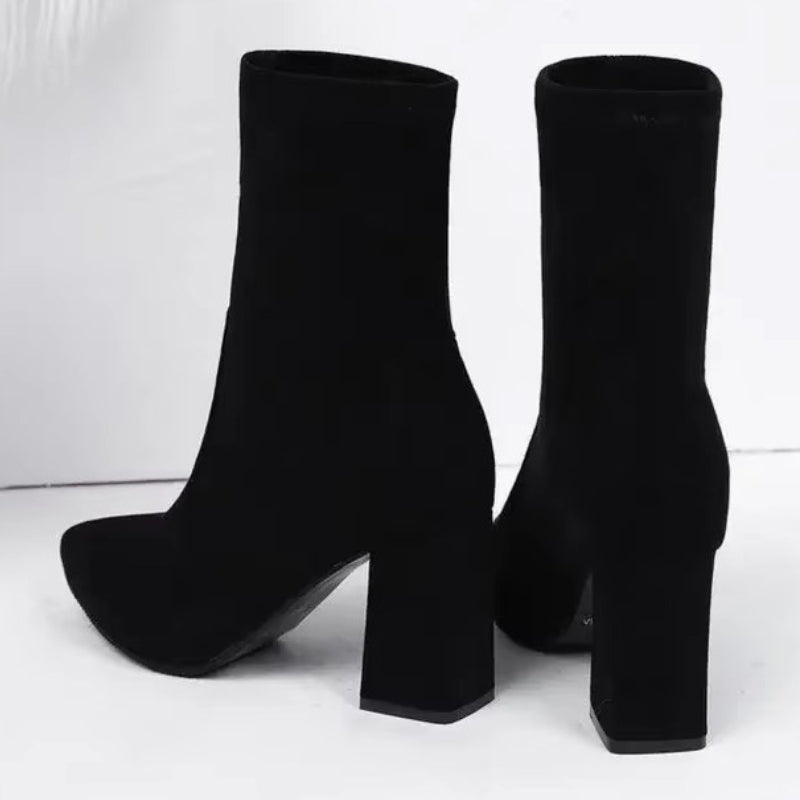 Bottines à talon fabriquées en daim
