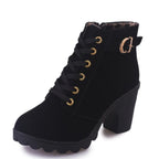 Bottines avec un talon de forme carrée