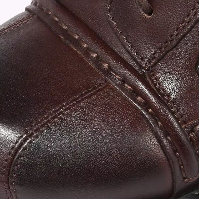 Bottines brunes de style moto