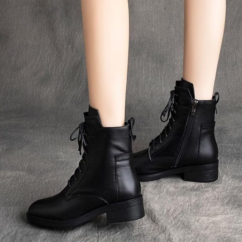 Bottines d’inspiration victorienne en simili