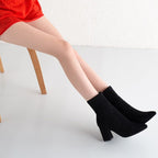 Bottines en daim pourvues d’un talon
