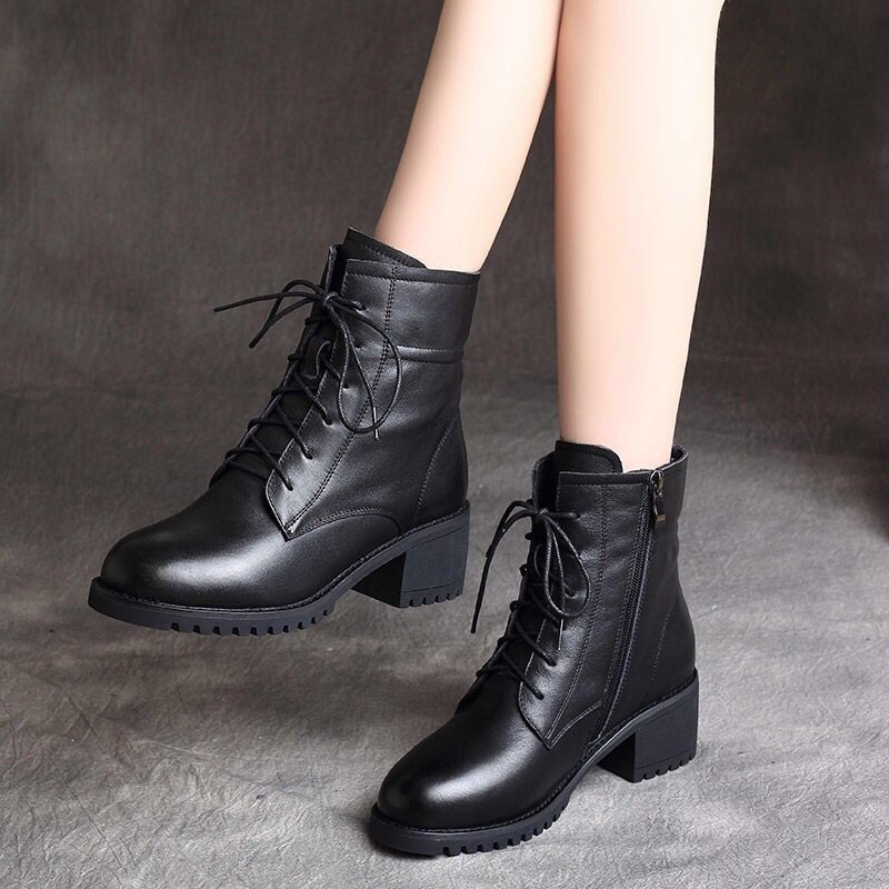 Bottines en simili de style victorien