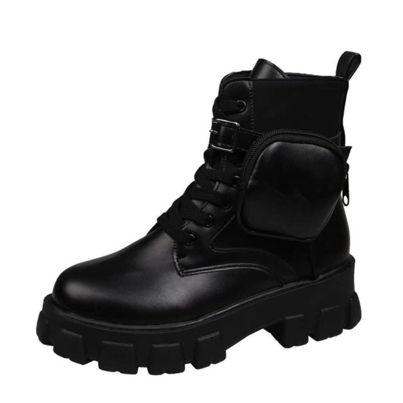 Bottines femme d’inspiration punk