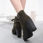 Bottines munies d’un talon carré