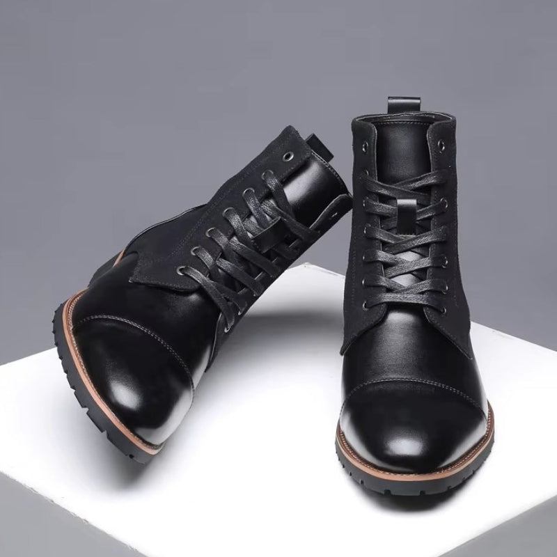 Bottines noires dotées de lacets