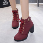 Bottines reposant sur un talon carré