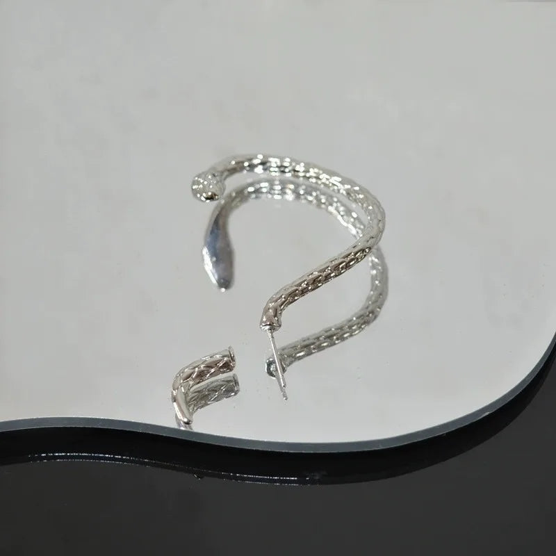 Boucle d'oreille contour au style steampunk