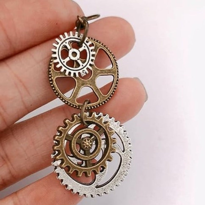 Boucles d’oreilles de style steampunk avec engrenage