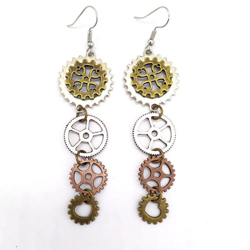 Boucles pendantes dans un style steampunk