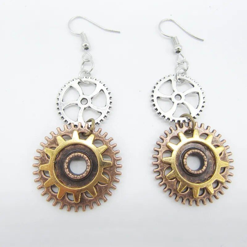 Boucles steampunk dotées de pendants