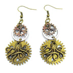 Boucles steampunk suspendues aux oreilles