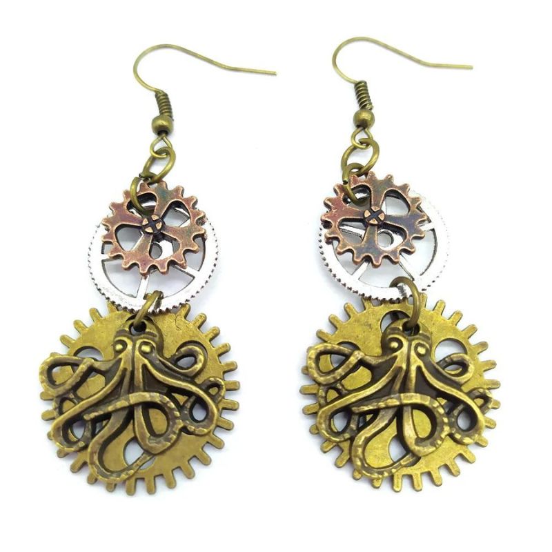Boucles steampunk suspendues aux oreilles