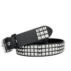 Ceinture cloutée au look punk