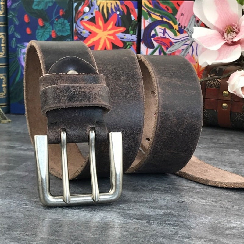 Ceinture marron confectionnée en cuir vieilli