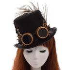 Chapeau à plume de style steampunk
