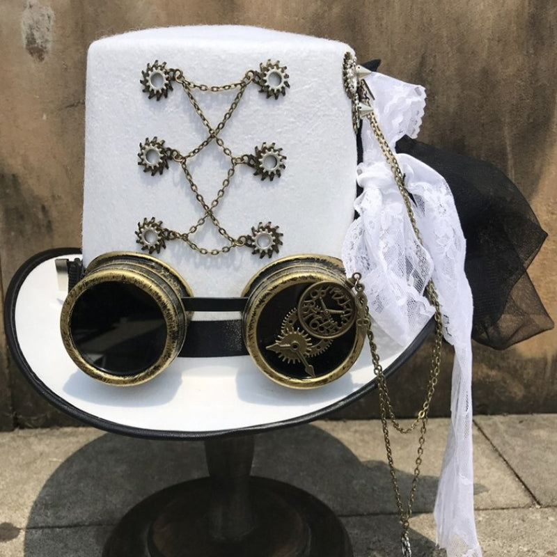 Chapeau blanc à l'esthétique steampunk