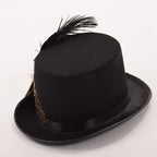 Chapeau de style victorien orné d'une plume