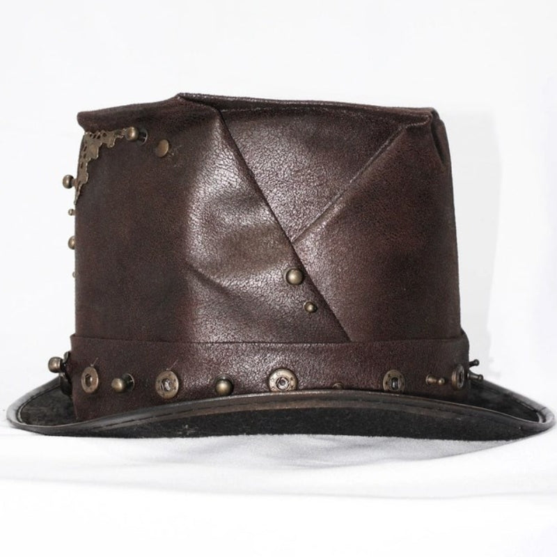 Chapeau mêlant styles steampunk et gothique