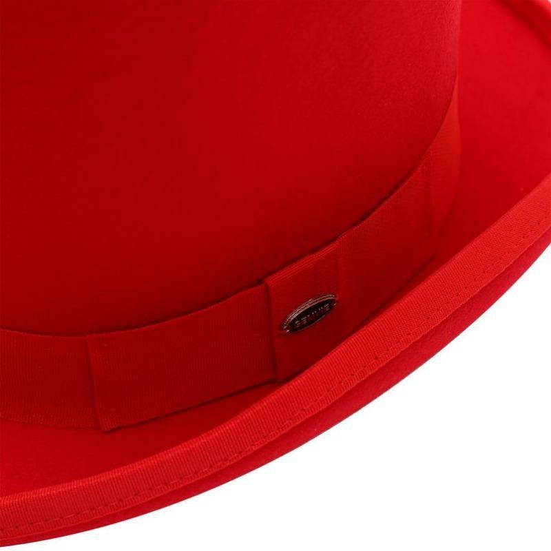 Chapeau rouge à forme haute