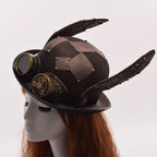 Chapeau steampunk décoré d’une oreille de lapin