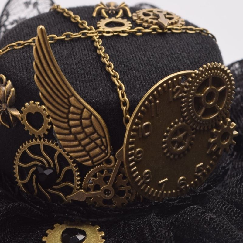 Chapeau victorien miniature agrémenté de dentelle