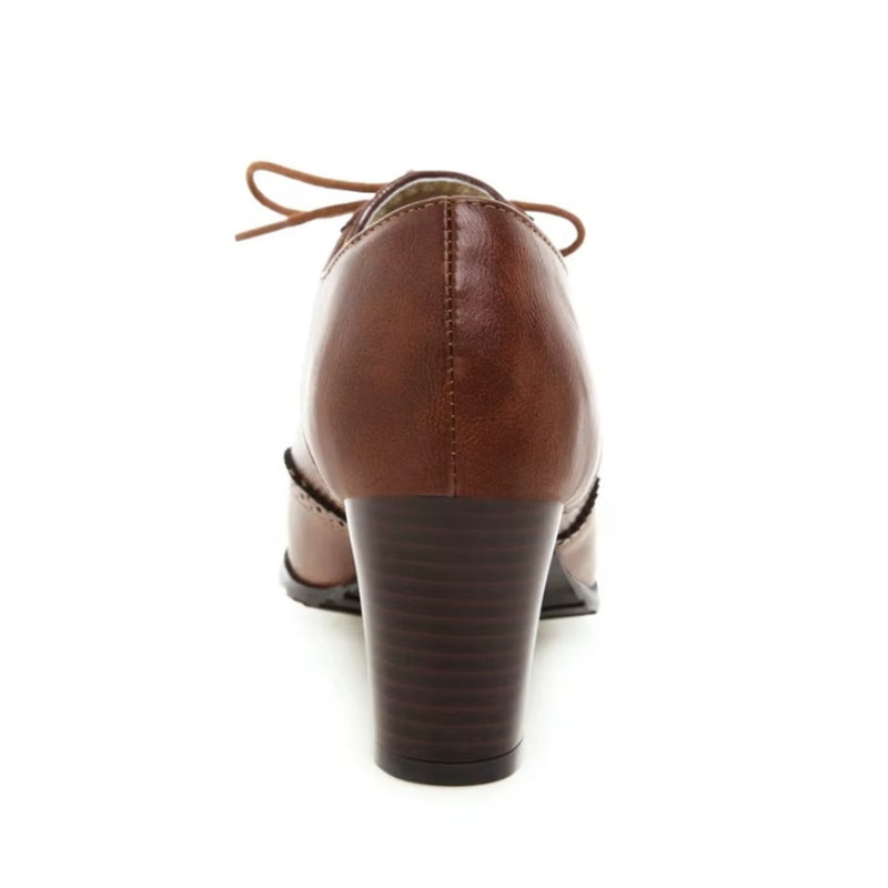 Chaussures féminines d'inspiration victorienne
