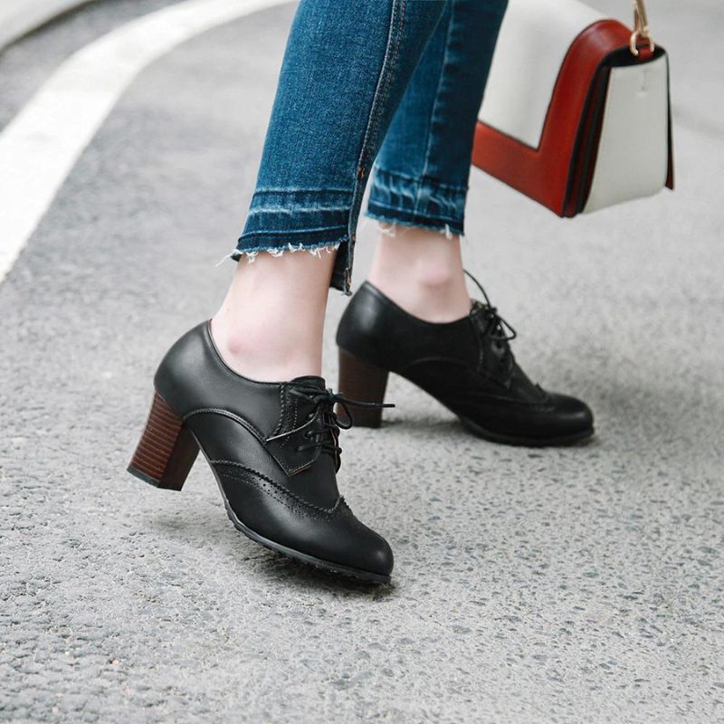 Chaussures femme à l'allure victorienne