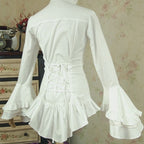 Chemise à jabot blanche de style gothique