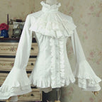 Chemise avec jabot blanc d’inspiration gothique