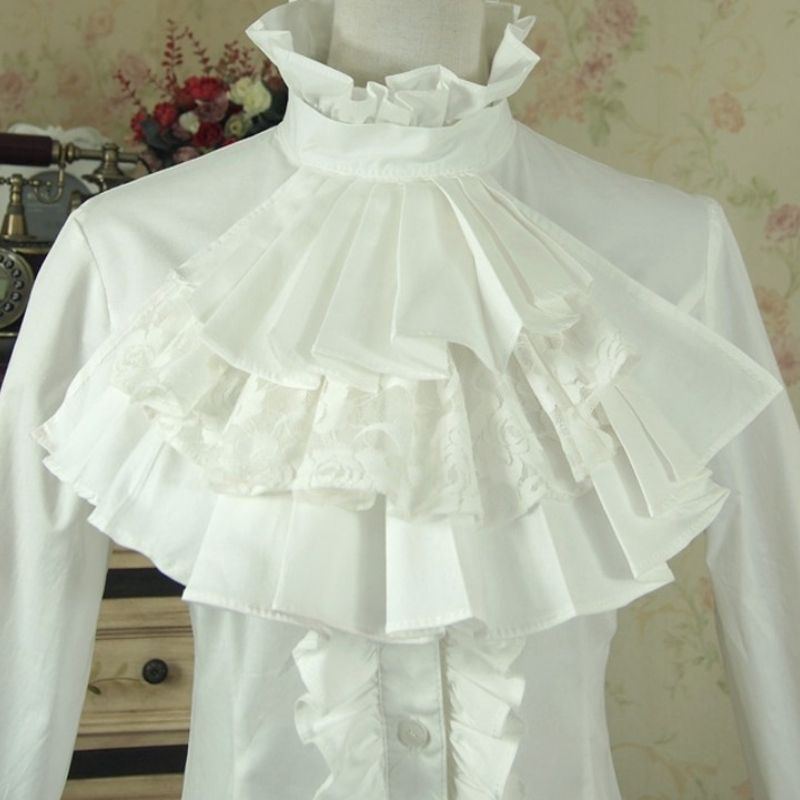Chemise blanche à jabot gothique