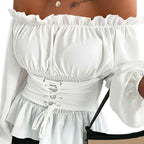 Chemise blanche aux épaules dénudées