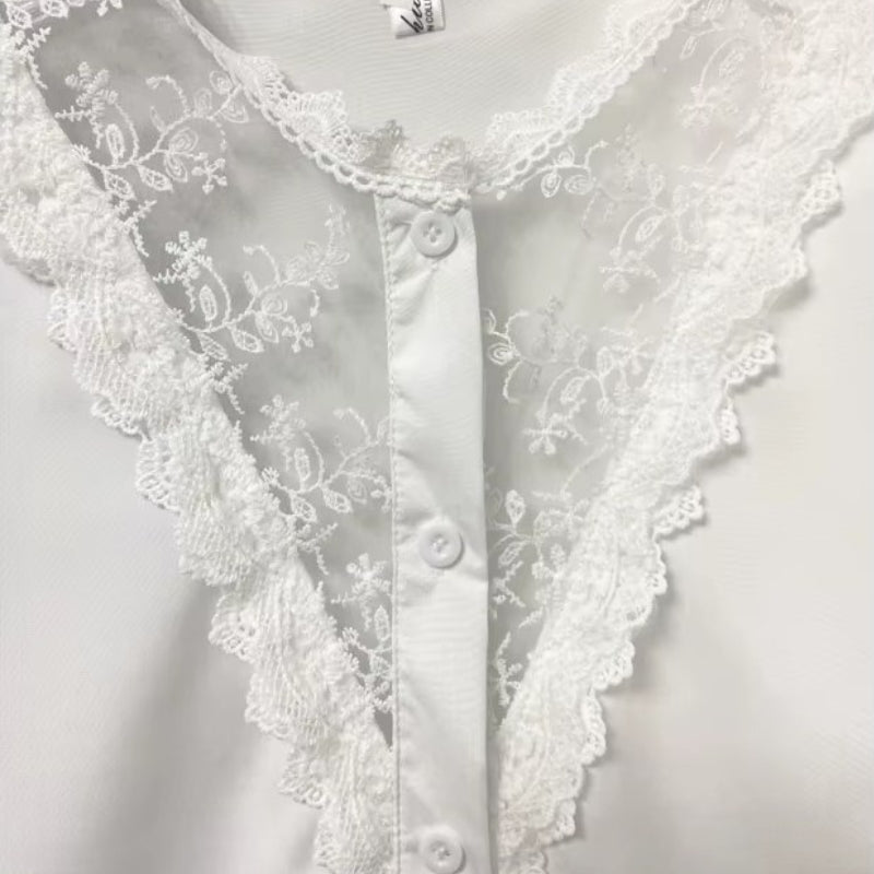 Chemise blanche d’inspiration victorienne