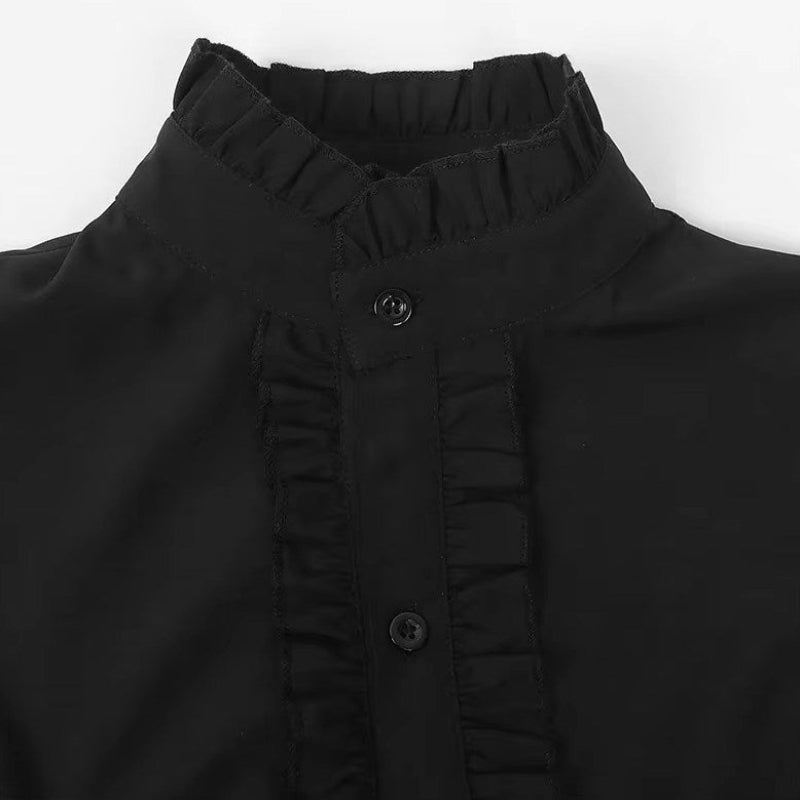 Chemise blanche goth ornée d’un jabot