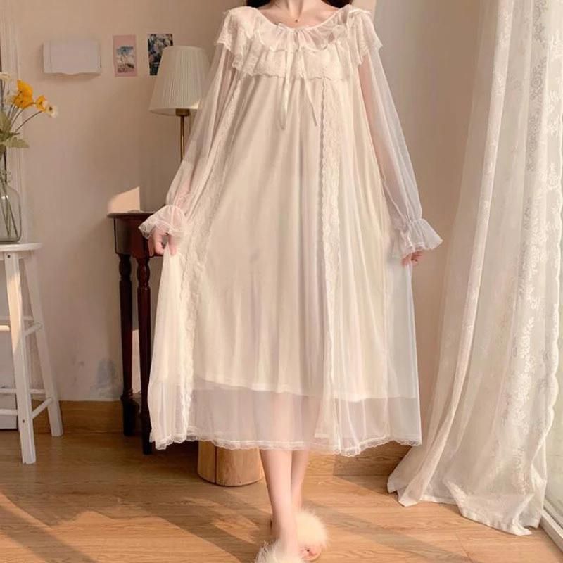 Chemise de nuit blanche esprit rétro
