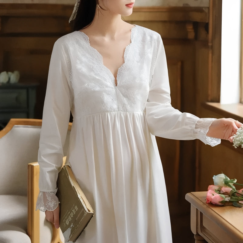 Chemise de nuit de style victorien romantique