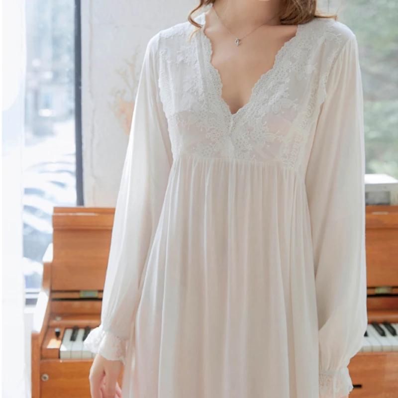 Chemise de nuit de style vintage en blanc