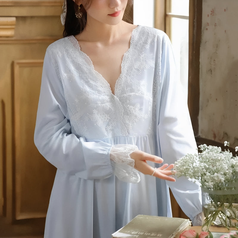 Chemise de nuit victorienne et romantique