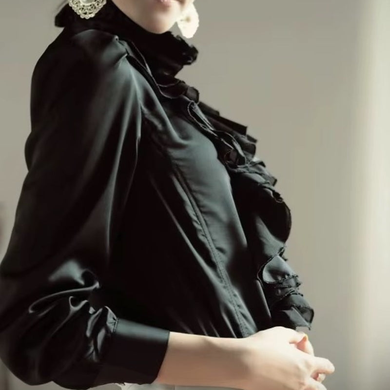 Chemise féminine noire au style steampunk