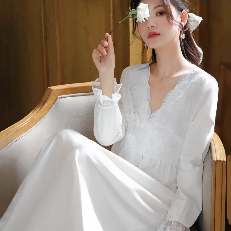 Chemise romantique de nuit d'inspiration victorienne